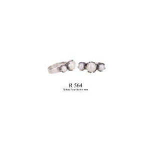 Pearl Trilogy Rings R564 Yvone Christa
